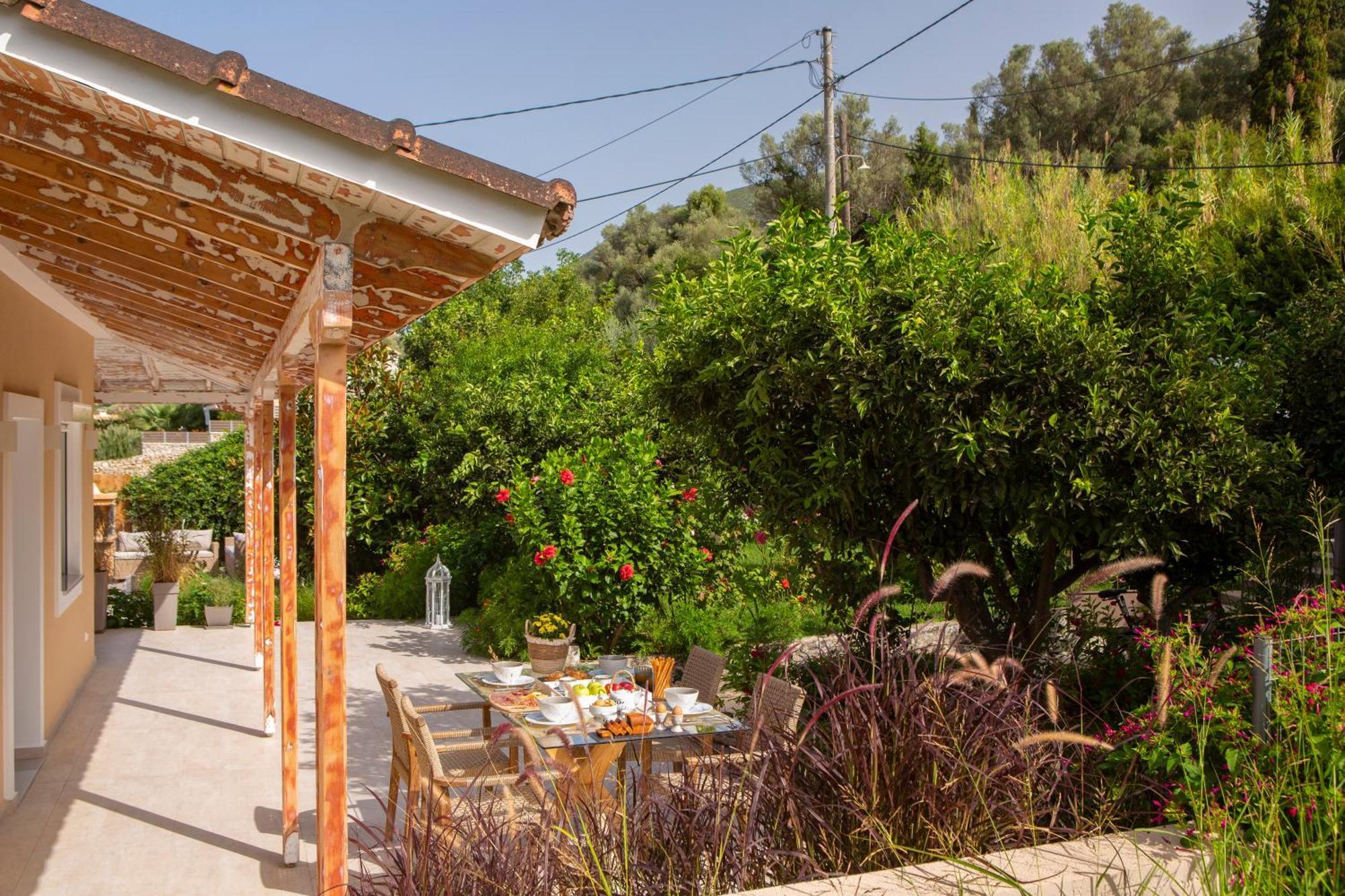 Villa Kallisti - Private Villa With Hot Tub, Large Garden, Close To The Beach Agia Varvara  ภายนอก รูปภาพ